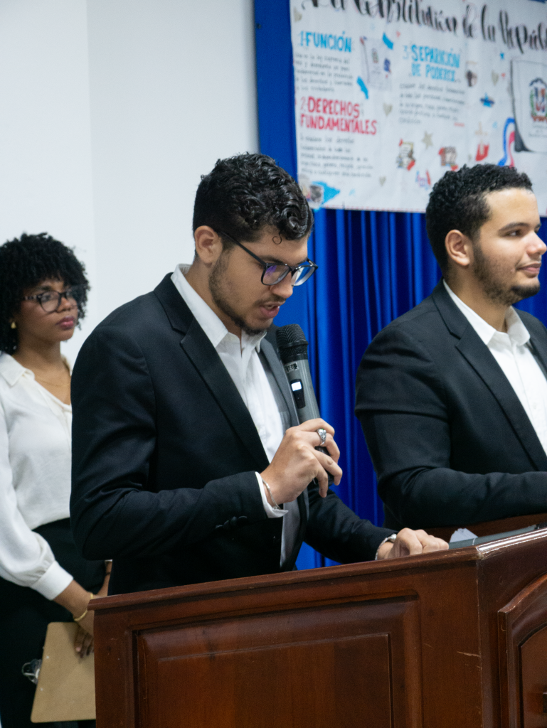 Conmemoración del Día de la Constitución: Reflexión Cívica y Compromiso Ciudadano en IADIS Secundaria 🇩🇴